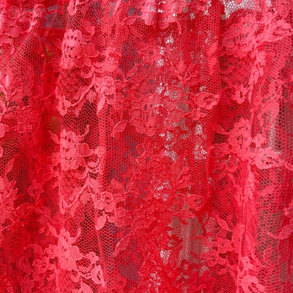 🌺 Fun and pretty all lace top - Picture 2 of 9